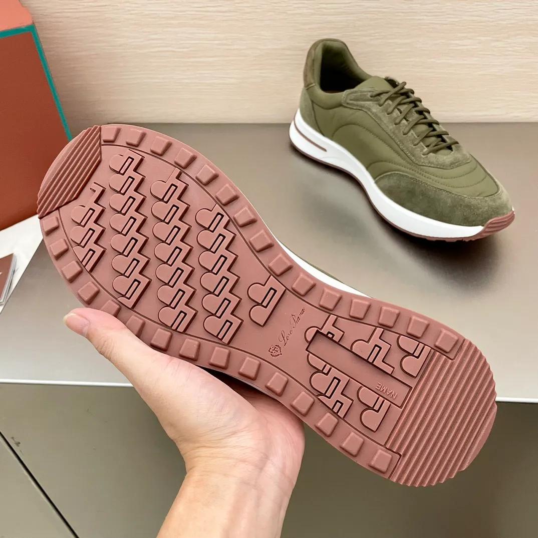 Factory price: 460💰Loro men's shoes💰iana WeekendWalk men's waterproof sports shoes! Waterproof canvas warm men's shoes, the lightest L men's shoes in history 💰jogging shoes, the upper is made of Wind microfiber with StormSystem® waterproof and windproof treatment and goatskin, which is waterproof and warm. There will be a little wrinkle on the upper, which is normal because the waterproof fabric is very soft and the exquisite carving is very challenging. Craftsmanship and lathe workmanship, the lining is made of cloth for a warmer and more comfortable fit, and the Kummel-colored rubber outsole is made of lightweight material: this structure ensures proper weight distribution during walking, improves shock absorption and rebound, enhances grip and stability, and the eyelets and upper back of the shoe are embellished with light and very comfortable shoes! Packed in the original box at the counter, multiple colors available! Size: 39-40-41-42-43-44 45 standard leather shoe size